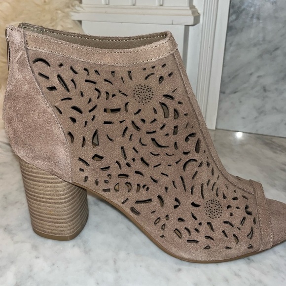 NEW! American Rag Womens Glia Suede Perforated Shooties, Various Sizes - Picture 2 of 13